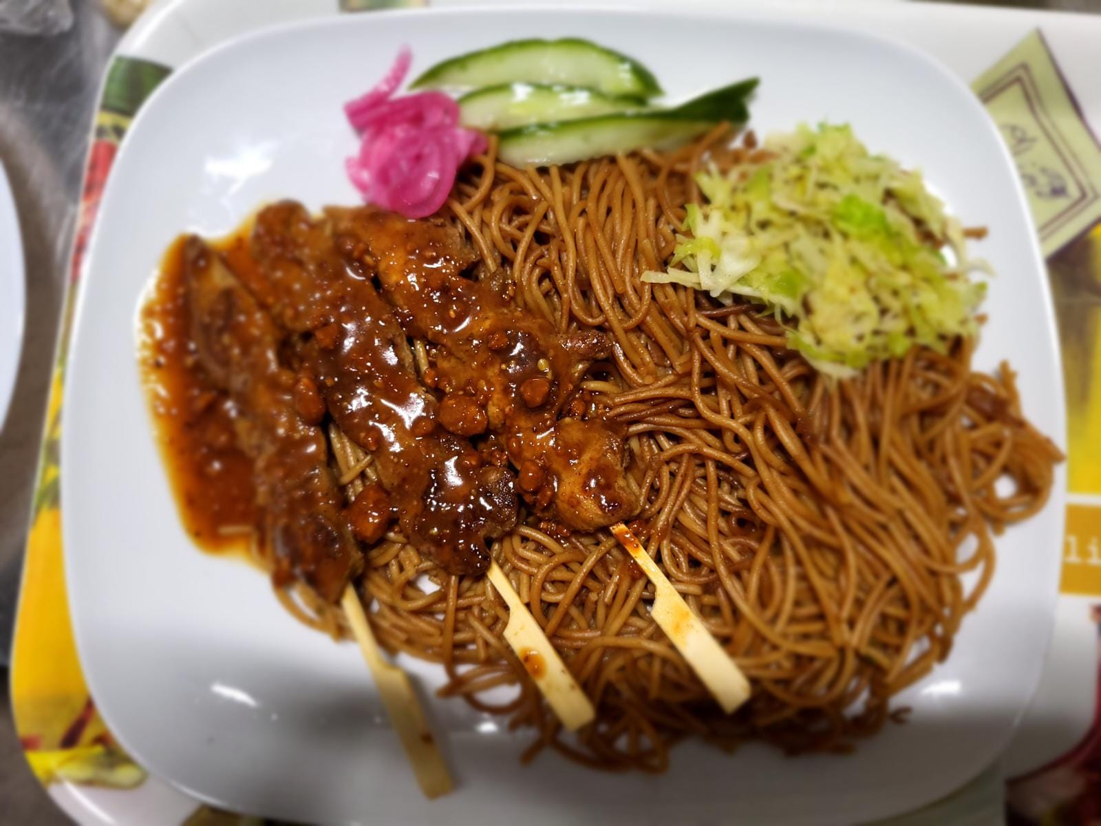 Bami kip saté